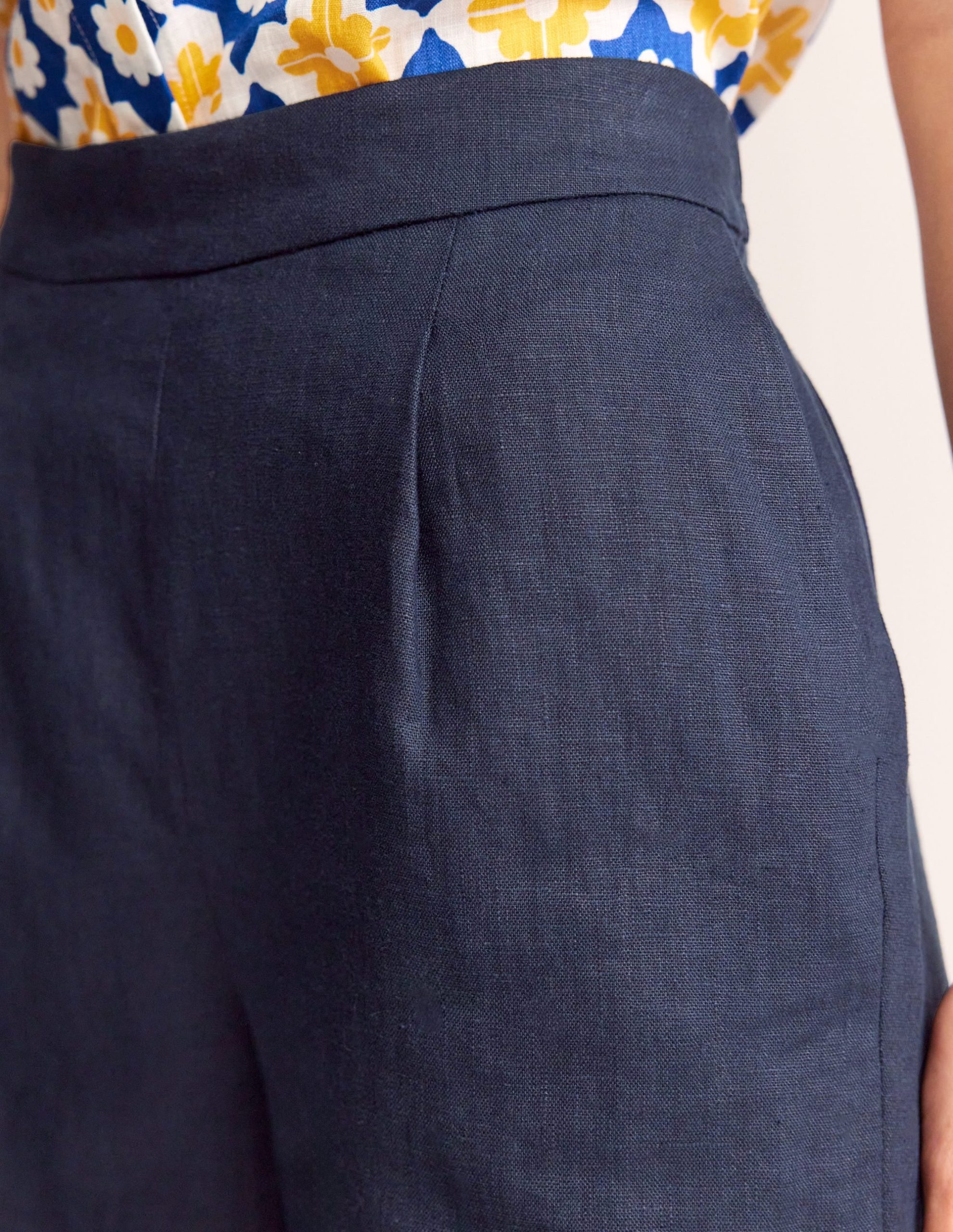 Hampstead Linen Shorts-Navy - Image 2