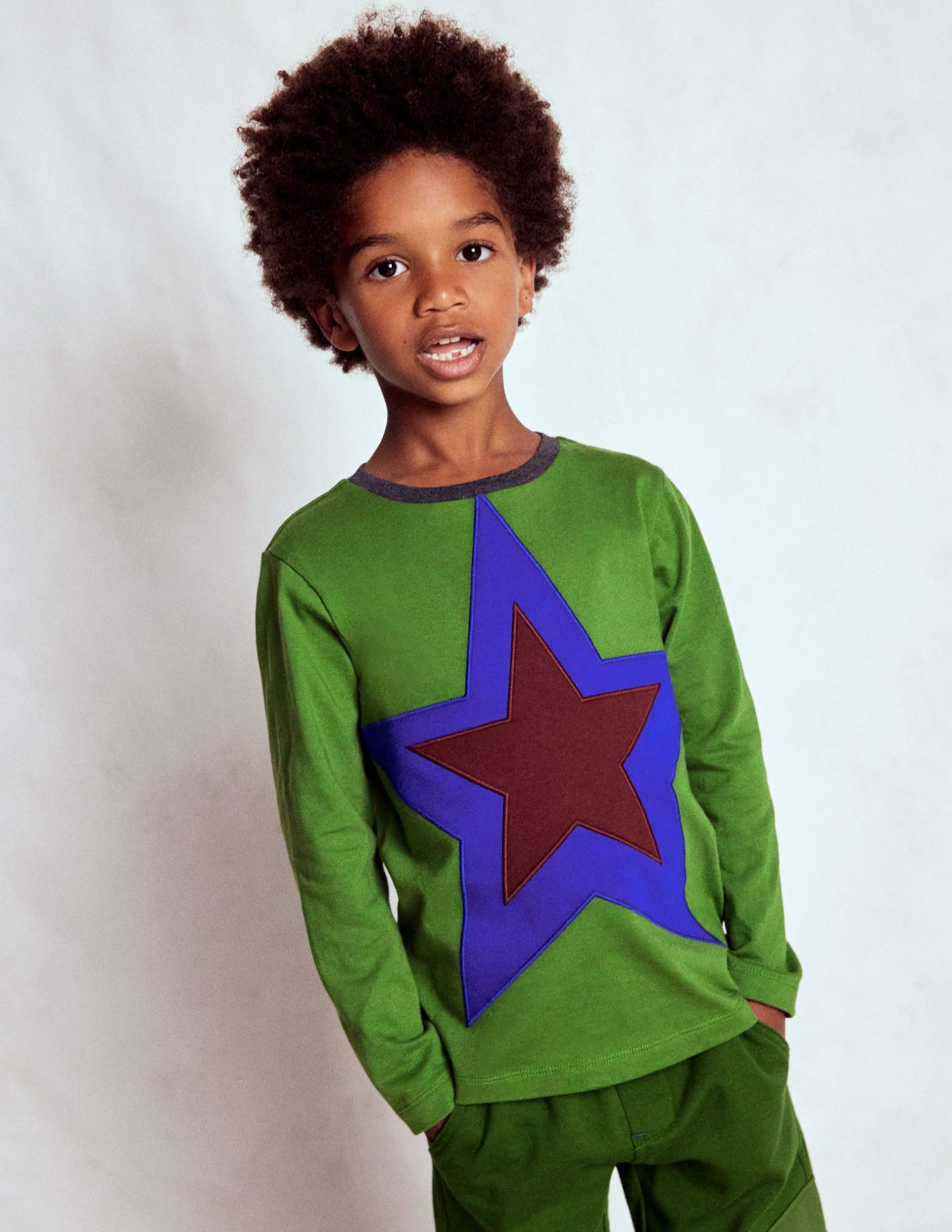 Star Appliqu?? T-shirt-Broccoli Green Star - Image 3