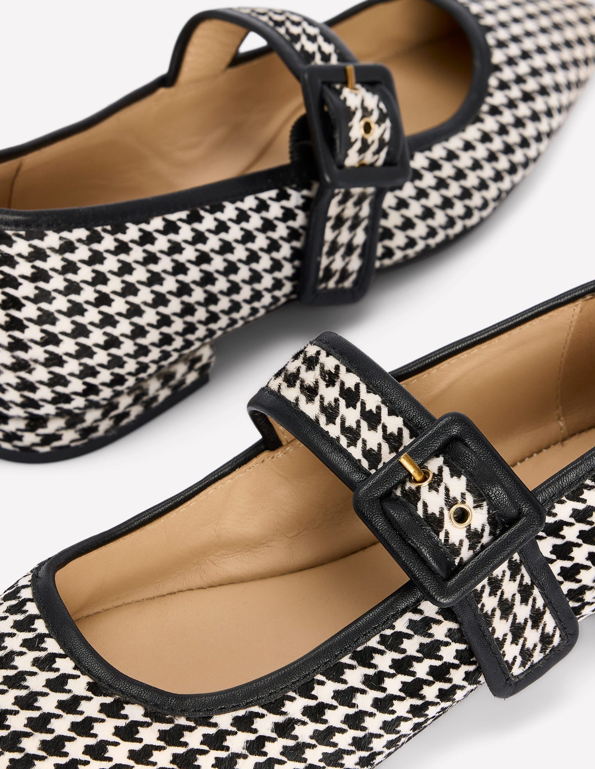 Vic Chisel Toe Mary Janes-White/Black - Image 4