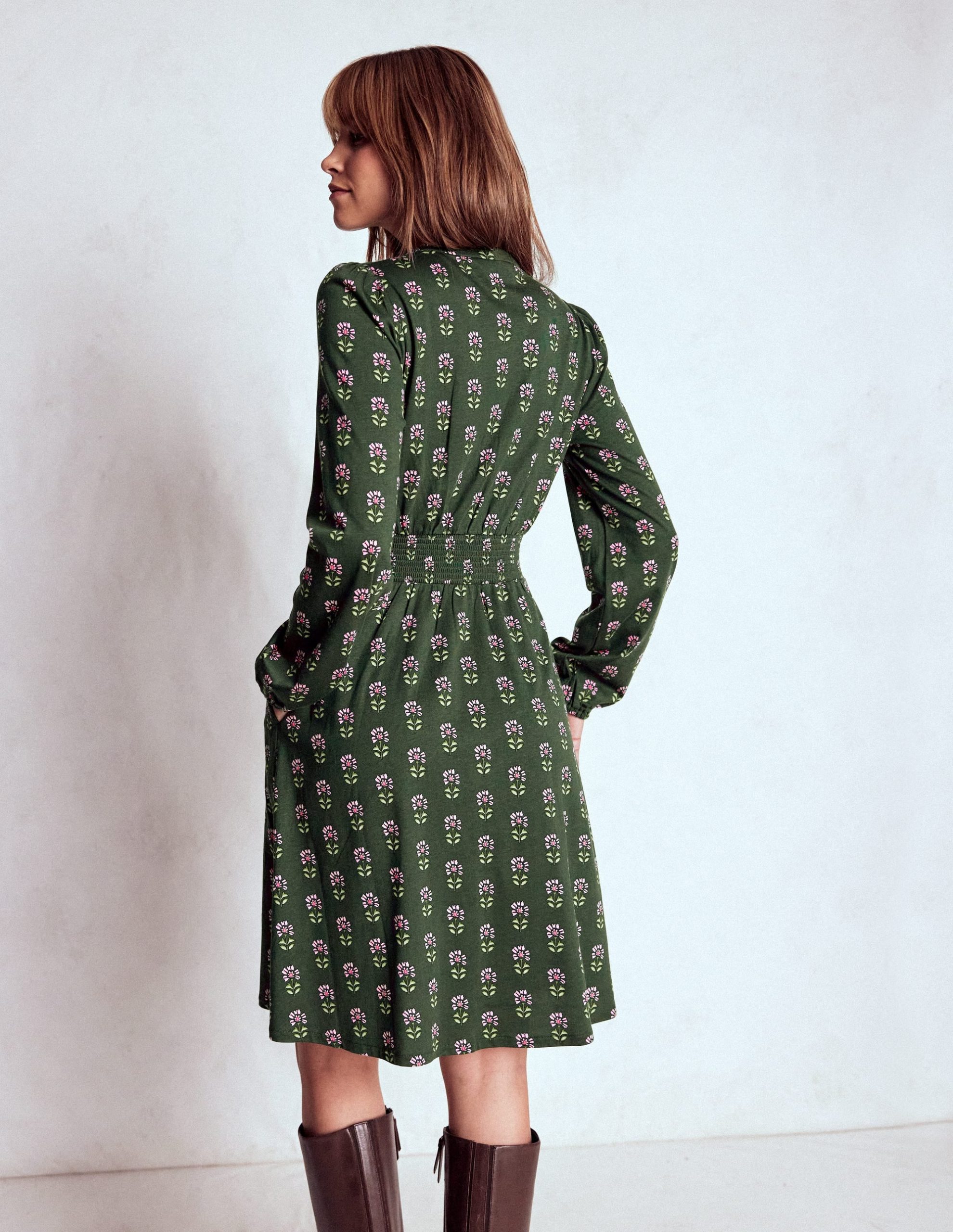 Sarah Short Jersey Dress-Winter Moss. Woodblock Floral - Image 4