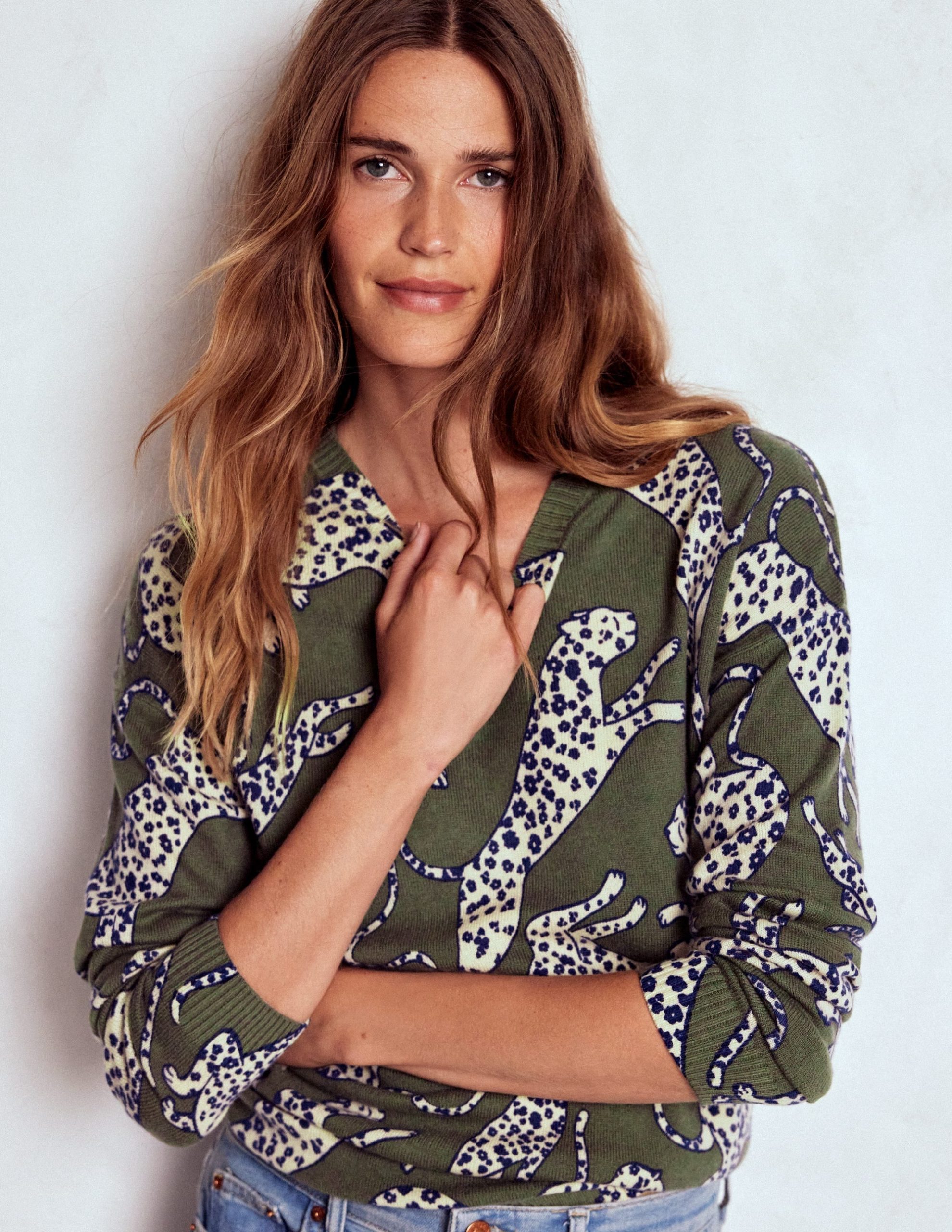 Lydia Cashmere Jumper-Woodland Green. Leopard - Image 4