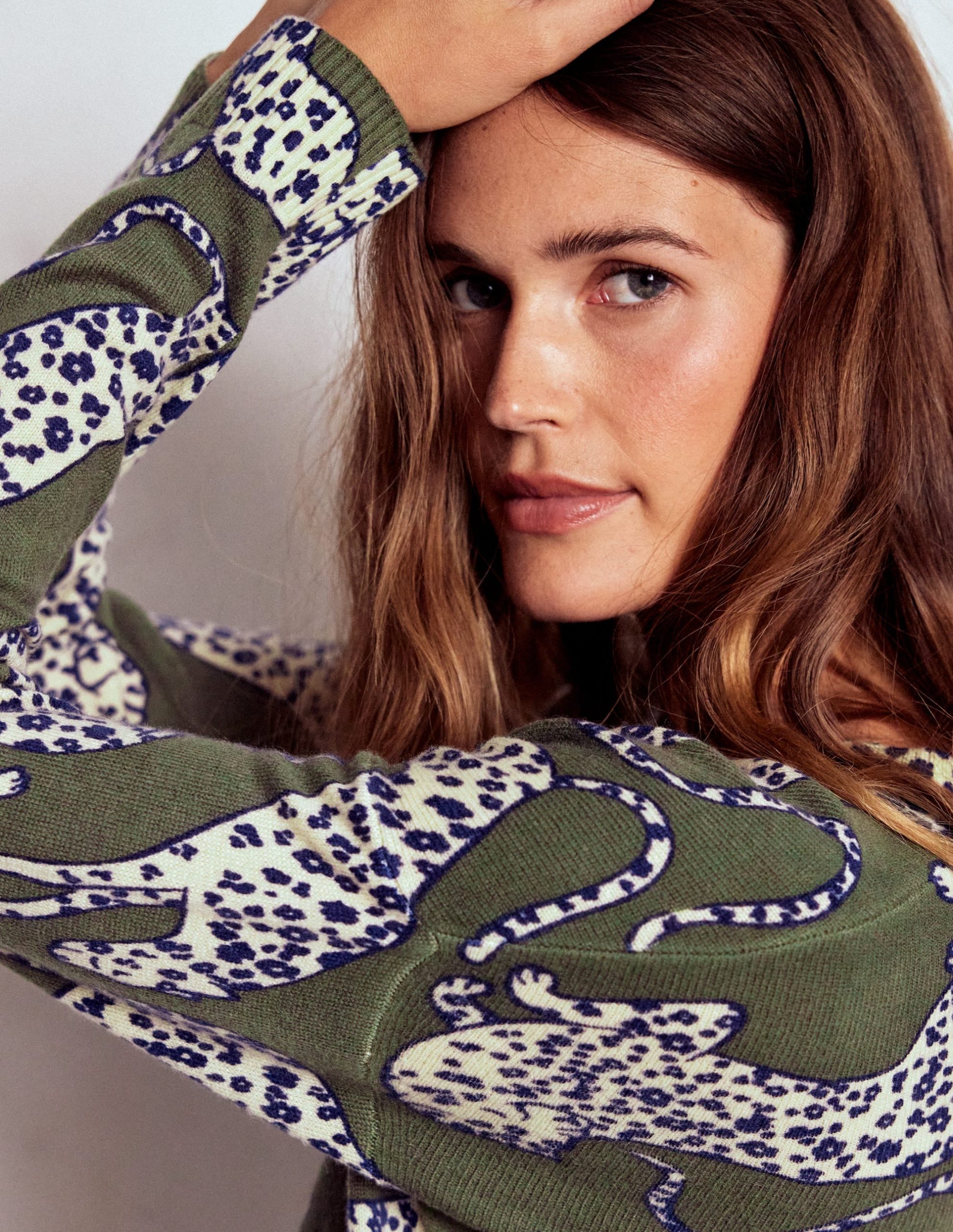 Lydia Cashmere Jumper-Woodland Green. Leopard - Image 5