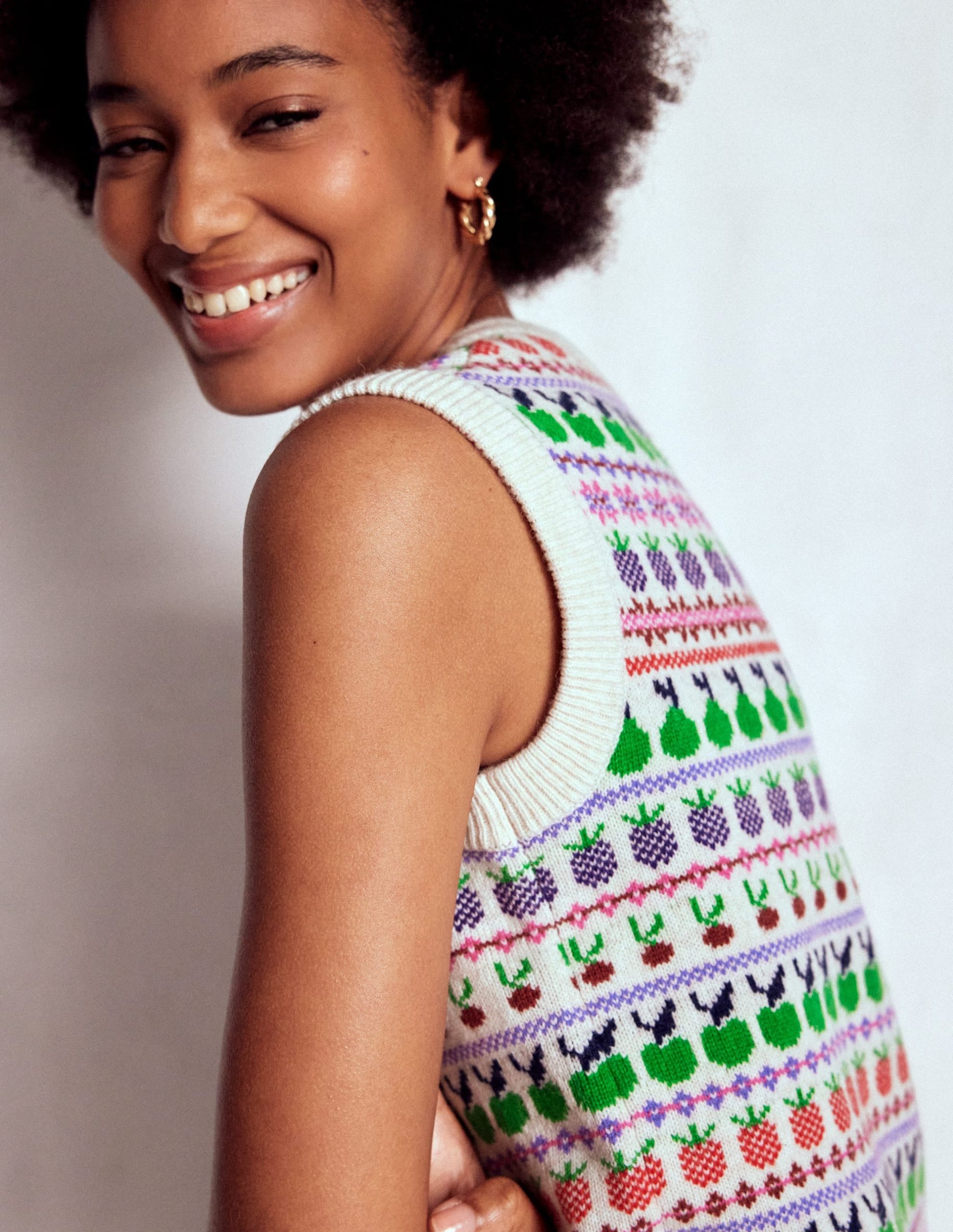 Edie Fair Isle Vest-Ecru Marl. Fruit - Image 2