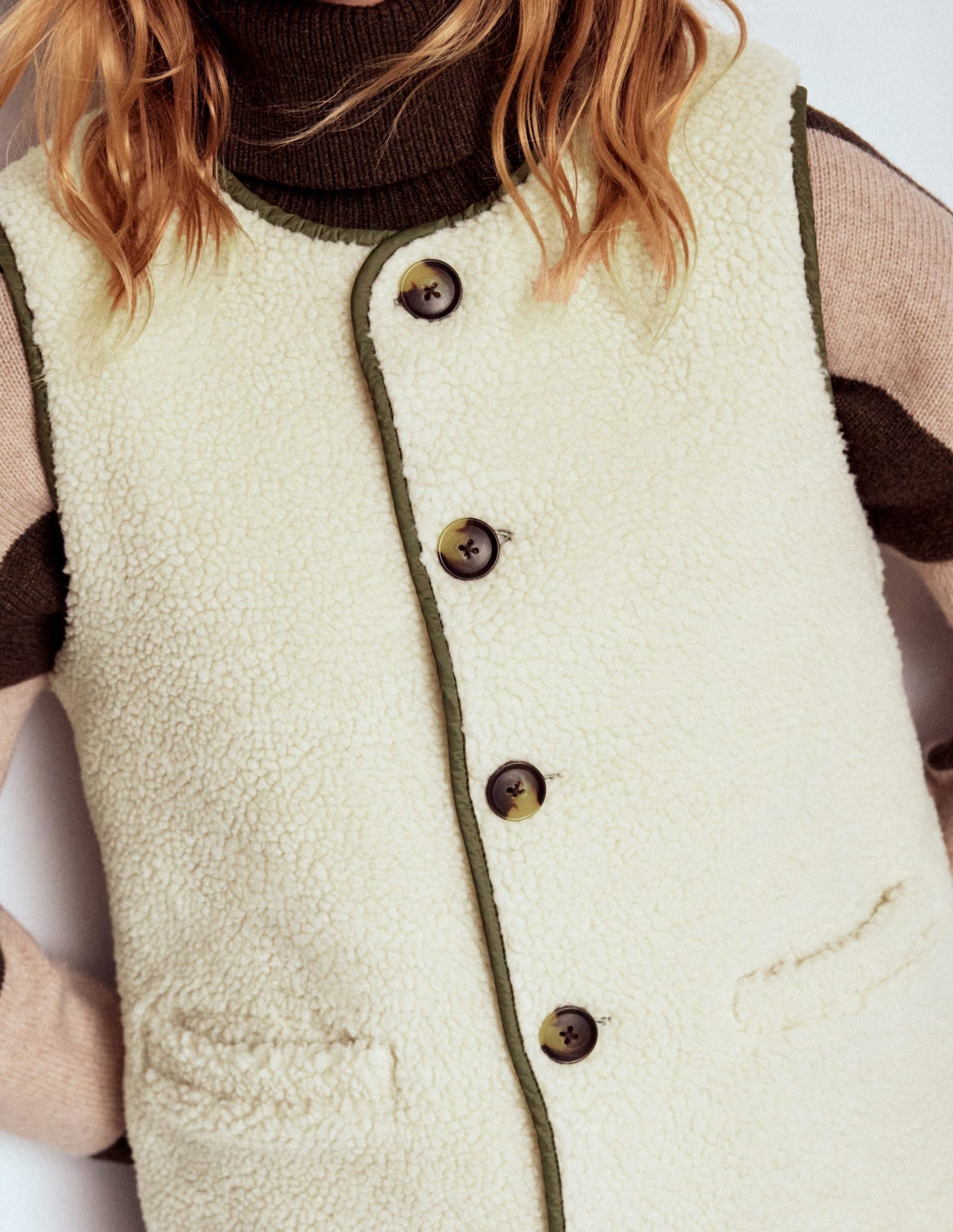 Clerkenwell Reversible Gilet-Woodland Green. Natural Borg - Image 2