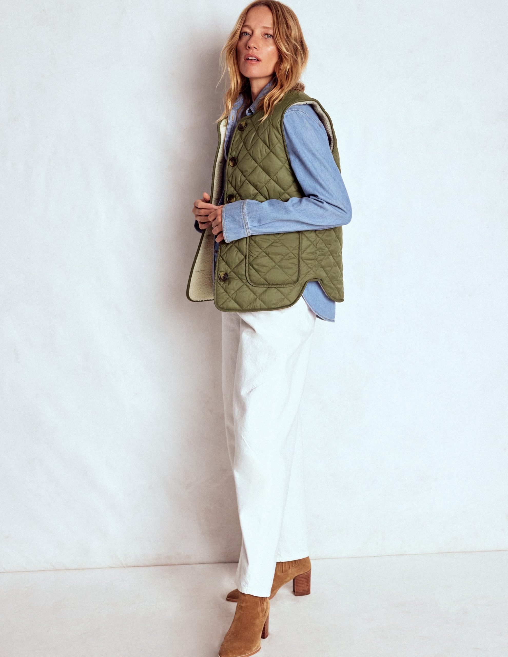 Clerkenwell Reversible Gilet-Woodland Green. Natural Borg - Image 4